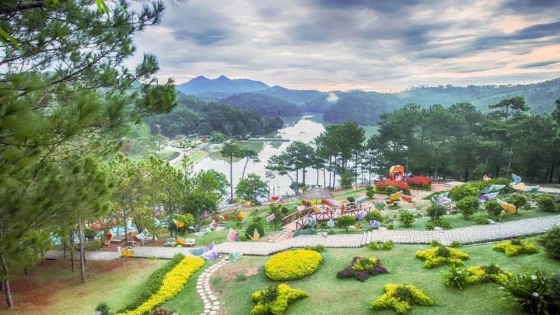 Thiên nhiên Thung lũng Tình Yêu xanh mát dịu êm