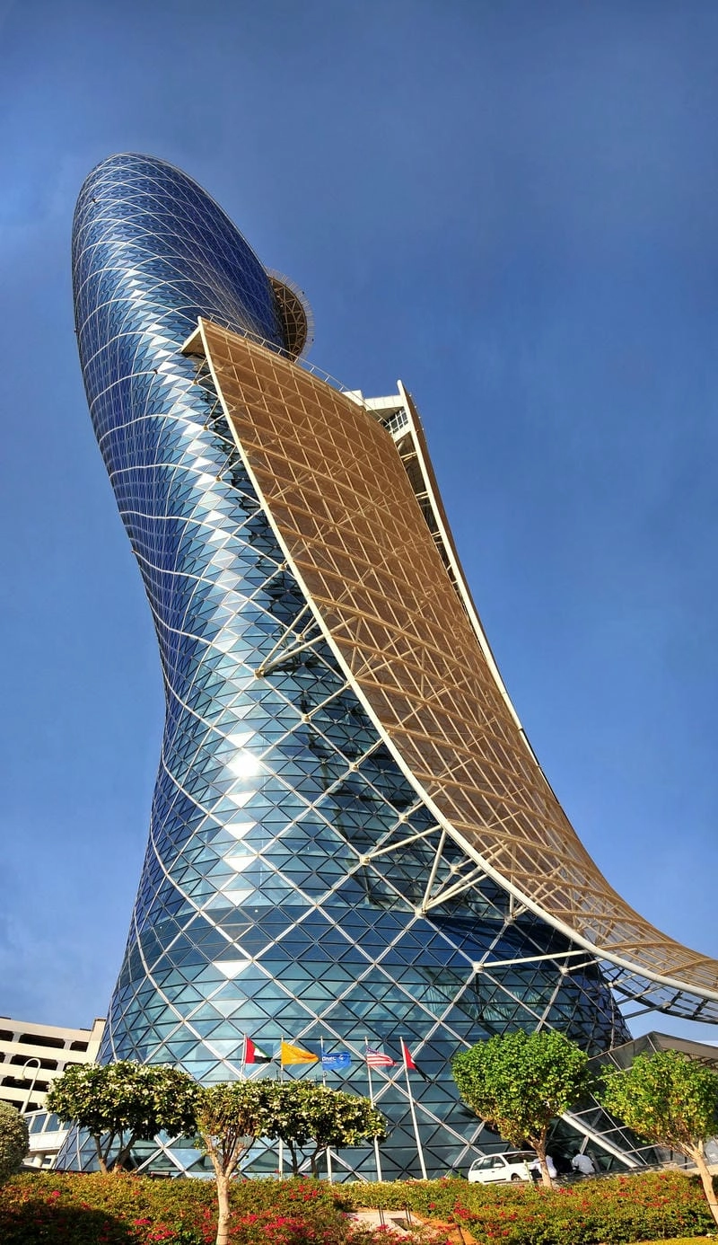 Tòa nhà chọc trời Abu Dhabi Tòa nhà Capital Gate nổi bật