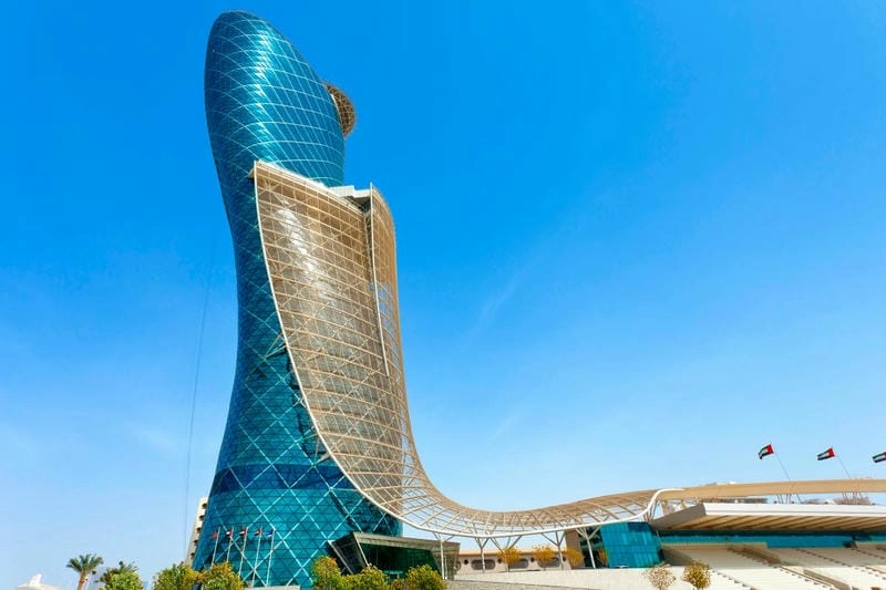 Capital Gate ban ngày Tòa nhà Capital Gate thanh lịch