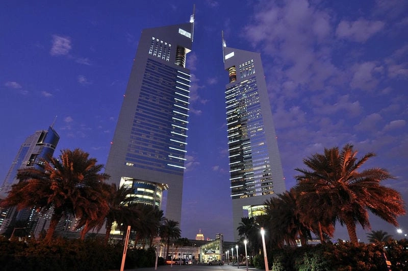 Ngắm Hình Emirates Towers ban đêm lung linh tuyệt đẹp