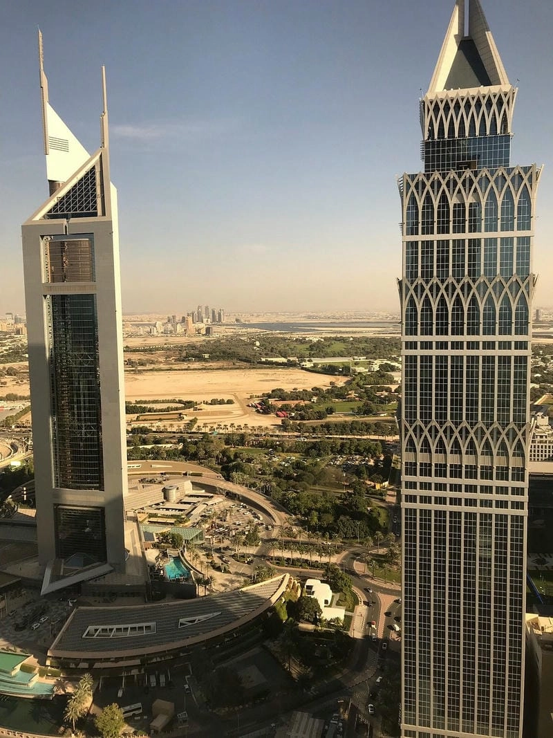 Khám phá Ảnh Tòa nhà Emirates Towers đẹp ấn tượng
