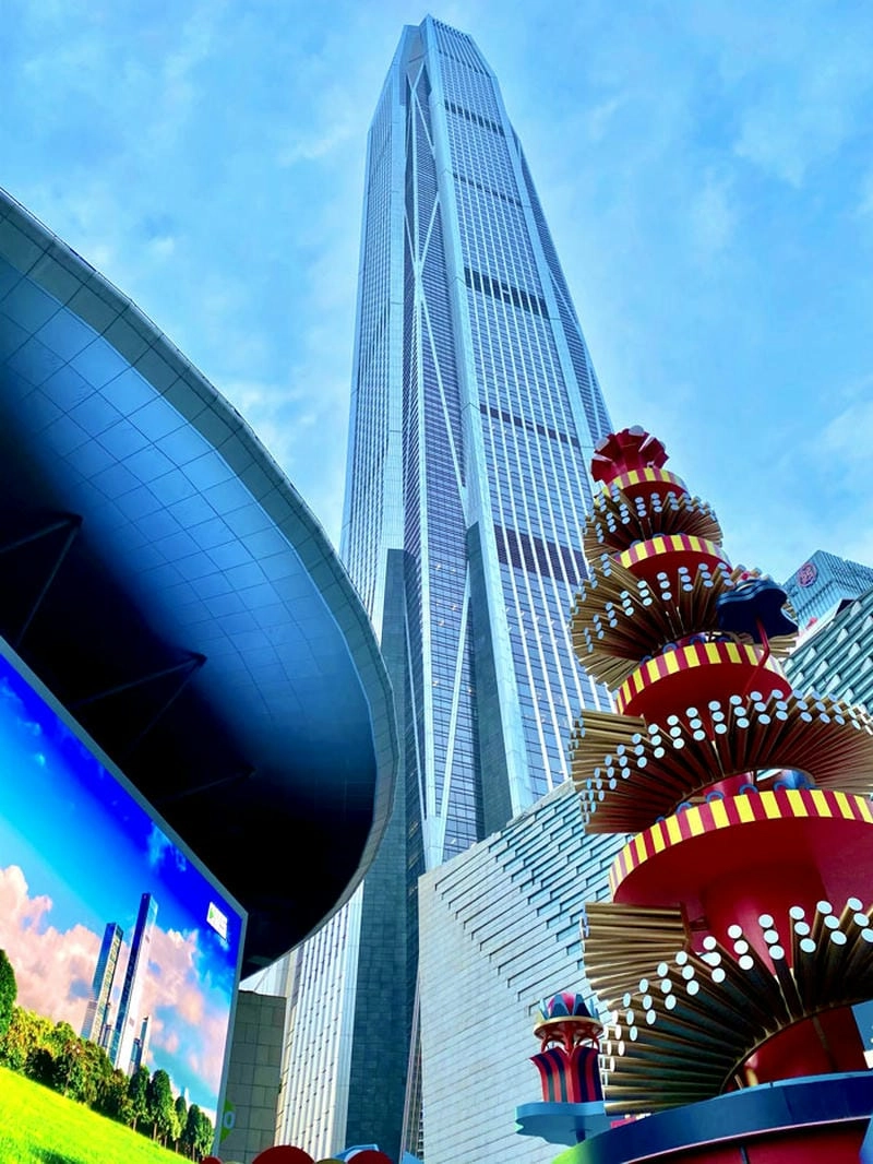 Ngắm Tháp Ping An cao chọc trời tại trung tâm thành phố