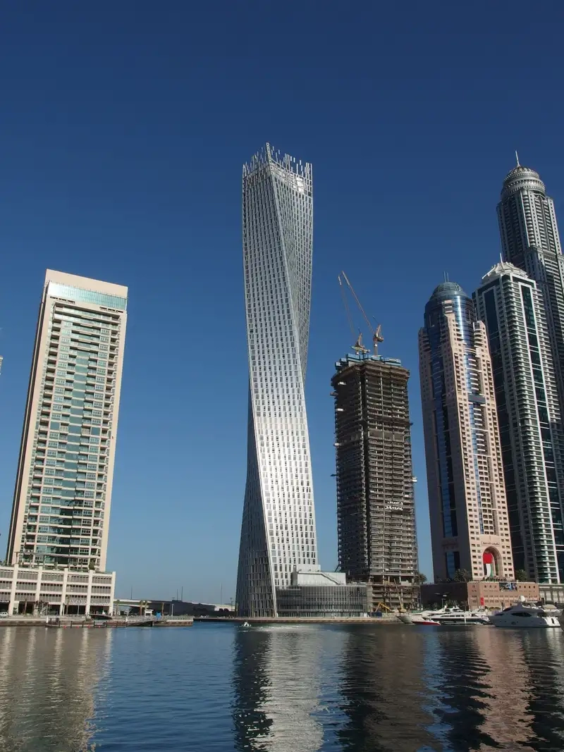 Khám phá toàn cảnh Tòa nhà xoắn ốc Cayan Tower Marina