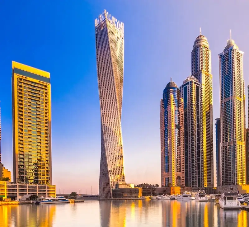 Rực rỡ ánh chiều tại Tòa nhà xoắn ốc Cayan Tower hoàng hôn