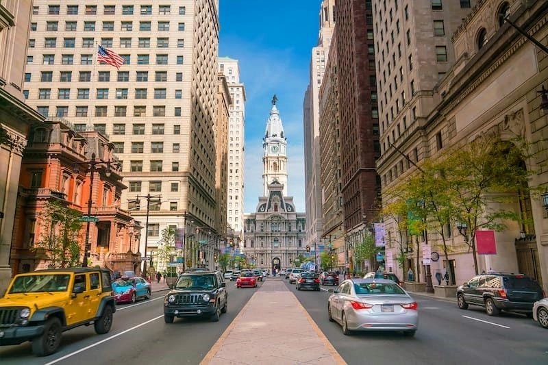 Ngắm Philadelphia City Hall ban ngày rực rỡ ánh sáng