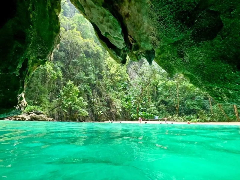 Khám phá hang động bí ẩn ở Trang Thái Lan