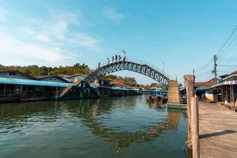 Màu nước biển xanh ngọc bích ở Trat