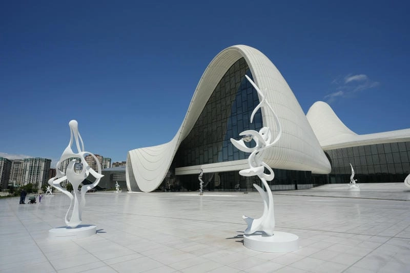 Khám phá Trung tâm Văn hóa Heydar Aliyev biểu tượng mới của Baku