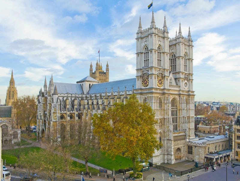 Bàn thờ Tu viện Westminster trang nghiêm và cổ kính