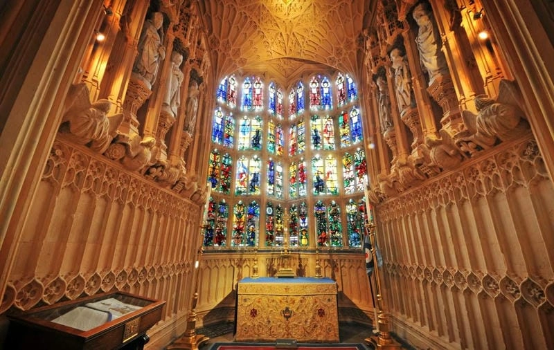 Lối đi Tu viện Westminster dẫn tới không gian trang nghiêm