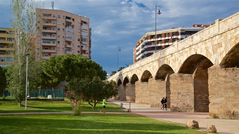 Khám phá khu phố cổ thơ mộng của Valencia