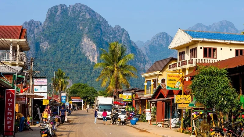 Vang Vieng nổi tiếng với hang động kỳ ảo