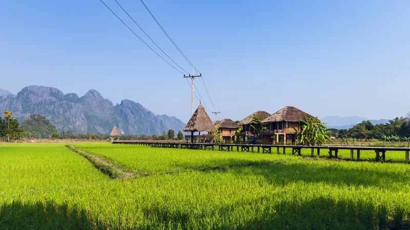 Vang Vieng luôn hấp dẫn với vẻ đẹp khác lạ