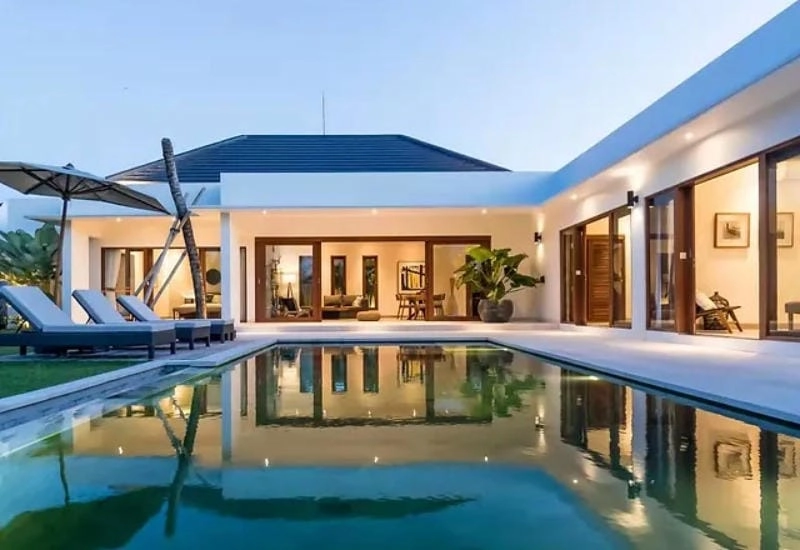 Thưởng thức view hồ bơi villa Hạ Long tại Villa biển Hạ Long