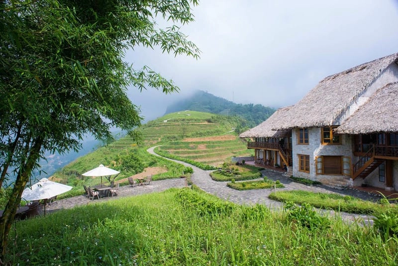 Ngắm trọn view đồi chè xanh mát tại Villa đồi chè Mộc Châu