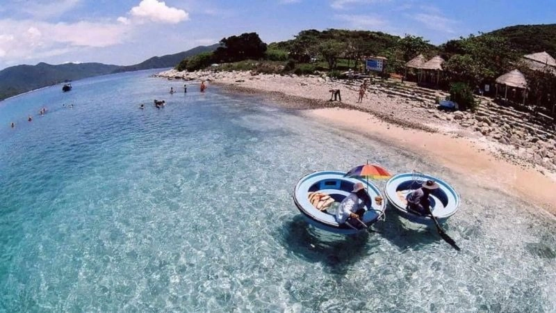 Cảnh quan Vịnh Nha Phu hài hòa biển và núi