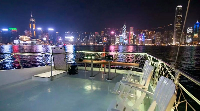 Ngắm Vịnh Victoria Hong Kong từ du thuyền lãng mạn