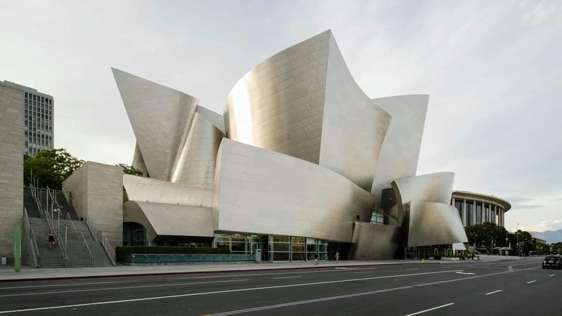 Chiêm ngưỡng Walt Disney Concert Hall hình ảnh nổi bật giữa lòng thành phố