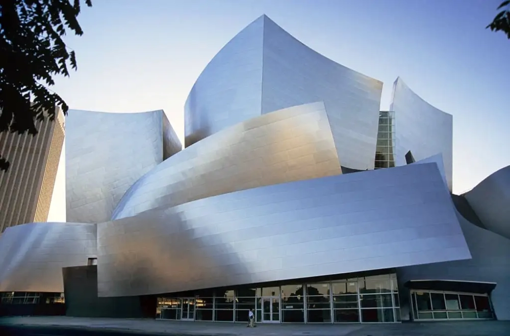 Khám phá vẻ đẹp Walt Disney Concert Hall ban ngày với ánh nắng rực rỡ