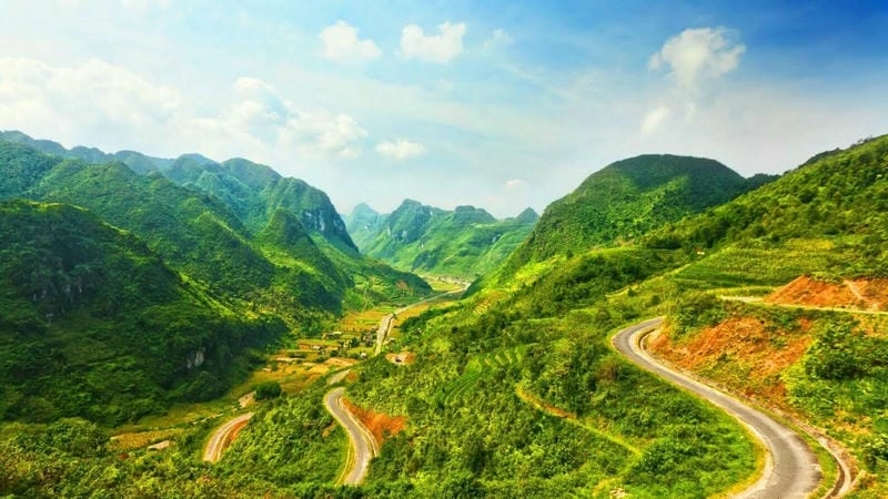 Mùa lúa chín Yên Bái trong ánh hoàng hôn ấm áp