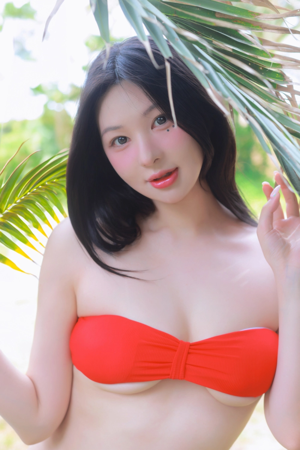 Khoe hàng múp đầy đặn nóng bỏng cuốn hút