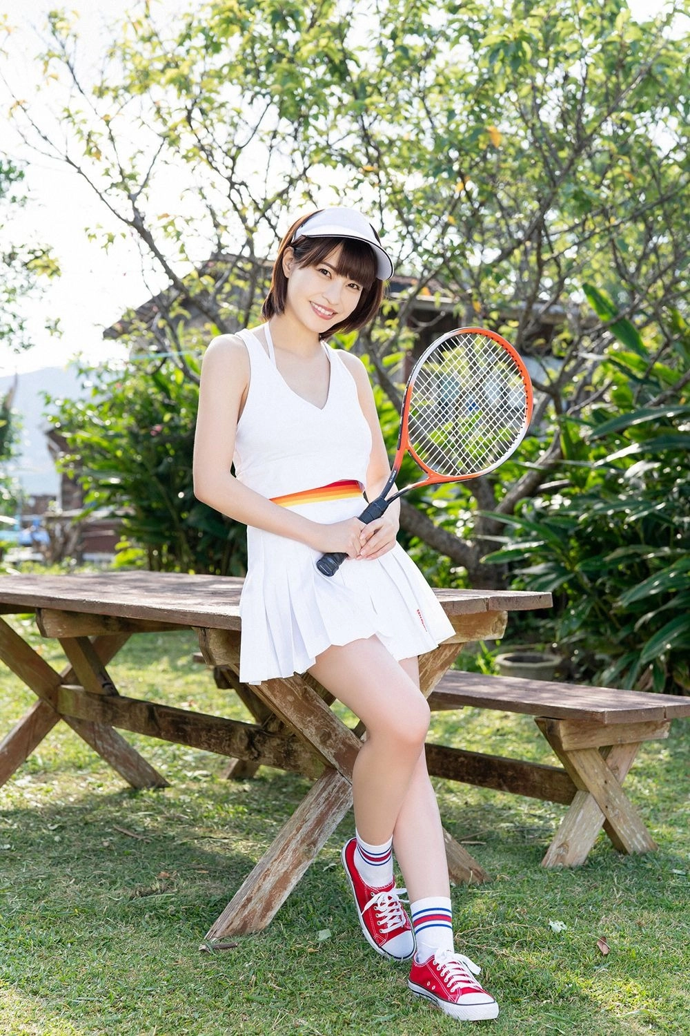 Gái xinh đeo kính khoe hàng trí thức hot