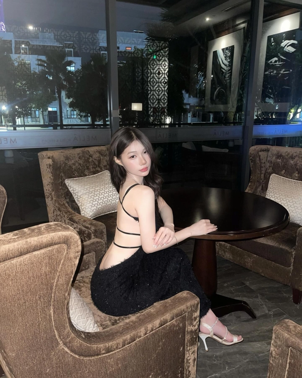 Sex gái xinh vú to khoe hàng căng tròn sexy