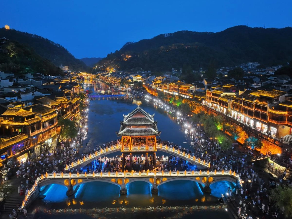 Fenghuang Ancient Town hình ảnh đậm chất cổ kính