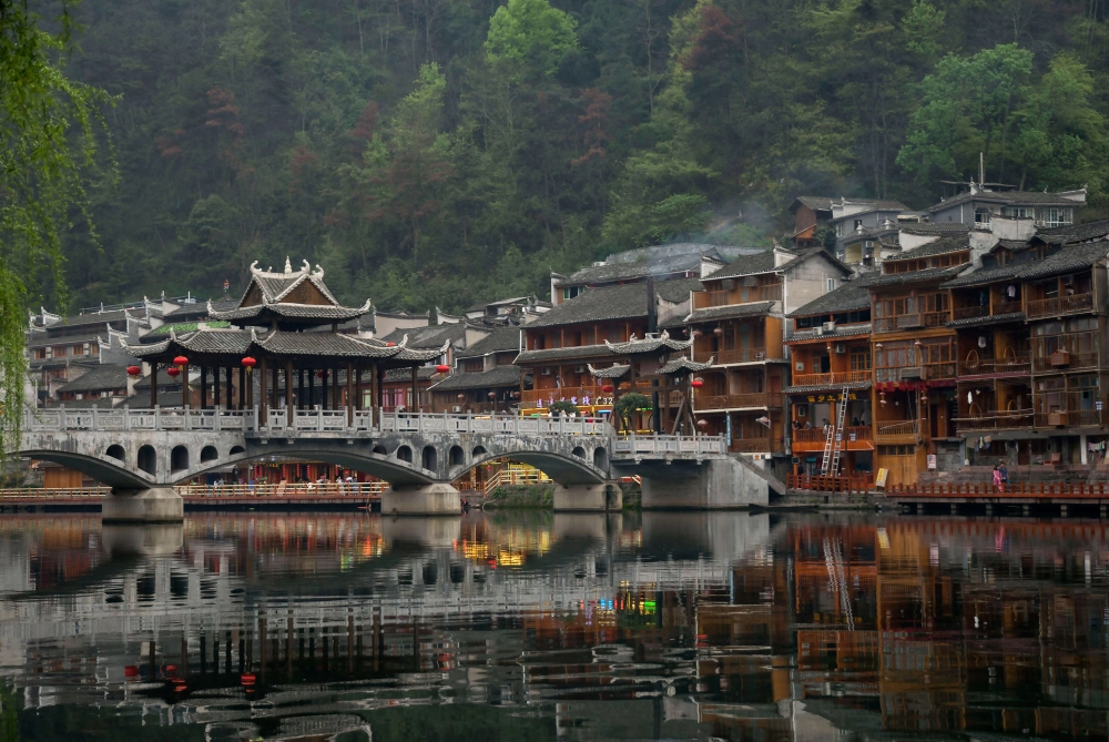 Cảnh quan Phượng Hoàng yên bình và thơ mộng