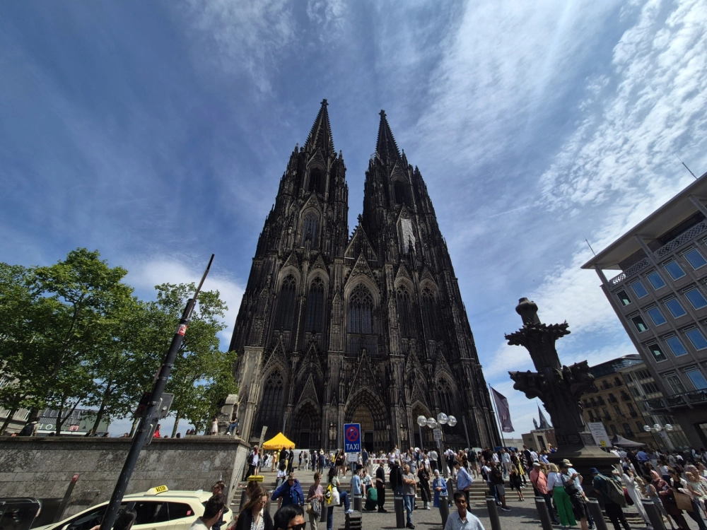 Nhà thờ Cologne cổ kính mang dấu ấn thời gian