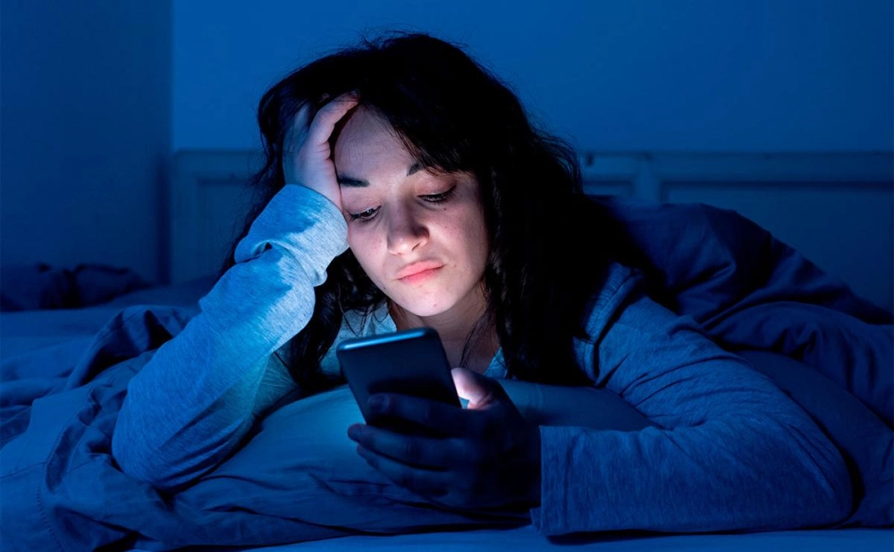 Ánh sáng xanh tác động âm thầm đến não bộ