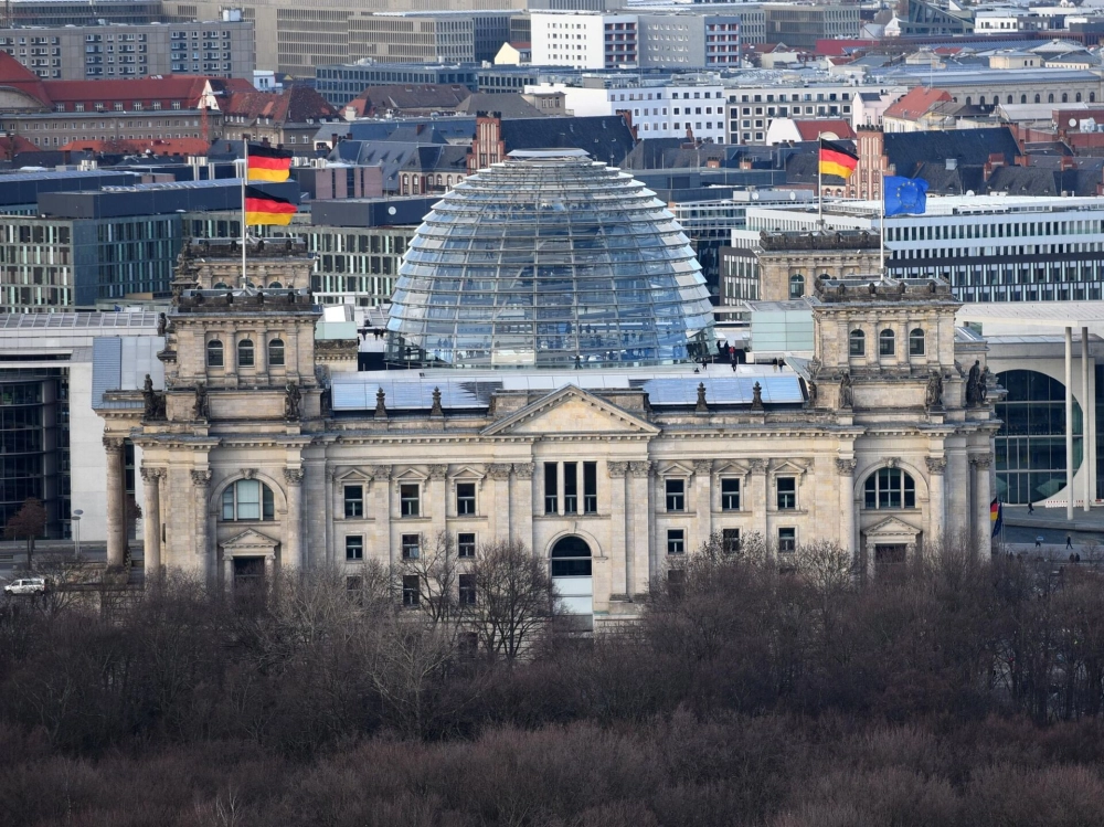 Nhà Quốc hội Reichstag ở đâu ngay trung tâm Berlin