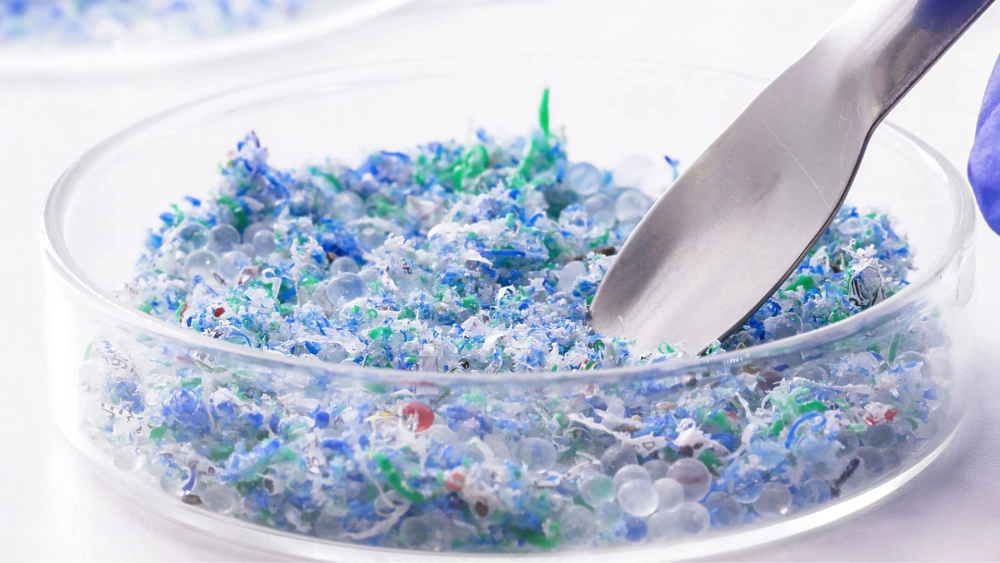 Vi nhựa và rác thải nhựa không thể tách rời