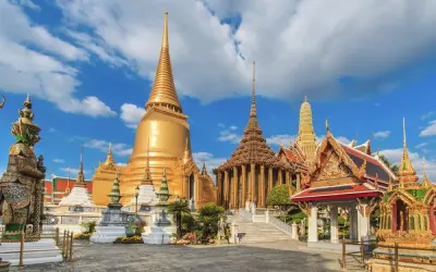 Khám phá vẻ đẹp linh thiêng của Chùa Phật Ngọc - Wat Phra Kaew