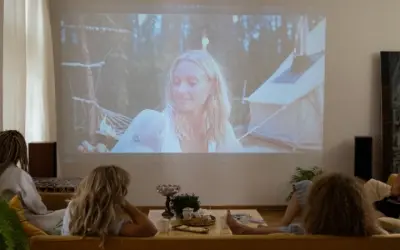 Làm thế nào để tổ chức buổi xem phim tại nhà thật chill?