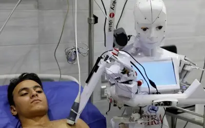 Robot chăm sóc sức khỏe có thực sự an toàn và hiệu quả?