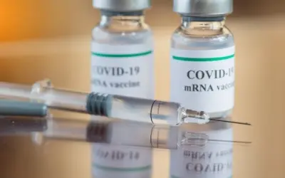 Tại sao vắc-xin mRNA được phát triển nhanh chóng như vậy?