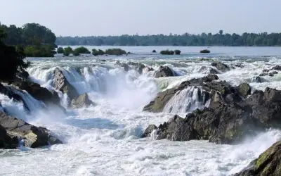 Khám phá vẻ đẹp hoang sơ kỳ vĩ tại Bản Khone Phapheng