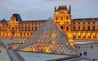 Bảo tàng Louvre – Biểu tượng nghệ thuật vĩ đại của Paris