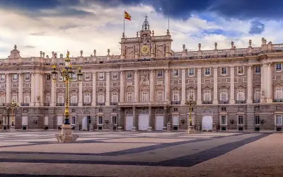 Cung điện Hoàng gia Madrid – Kiệt tác kiến trúc Tây Ban Nha