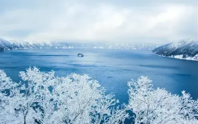 Mùa đông tuyết rơi Hokkaido Nhật Bản trắng xóa mê hoặc