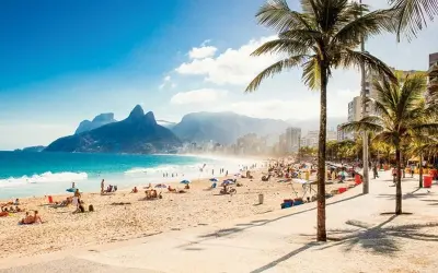 Trải nghiệm mùa hè bãi biển Copacabana Brazil náo nhiệt