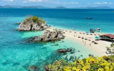 Mùa hè bãi biển Phuket Thái Lan rực rỡ sóng xanh mát