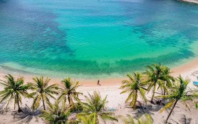 Mùa hè biển Phú Yên xanh ngắt đón nắng vàng rực rỡ