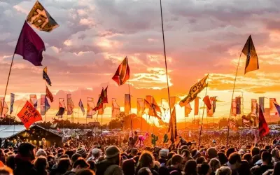 Mùa hè lễ hội Glastonbury Anh náo nhiệt và sôi động