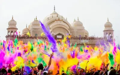 Ngắm mùa hè lễ hội Holi Ấn Độ đầy màu sắc và sôi động