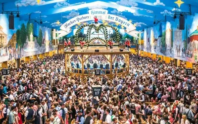 Mùa thu lễ hội Oktoberfest Đức sôi động và náo nhiệt