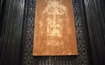 Bí ẩn nào đang bao trùm quanh tấm vải liệm Turin nổi tiếng