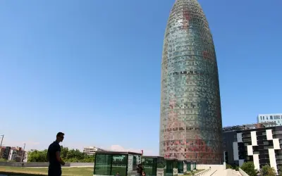 Khám phá Tháp Agbar – Biểu tượng kiến trúc độc đáo Barcelona