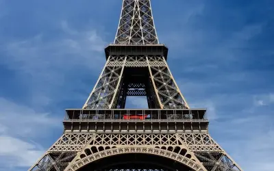 Tháp Eiffel – Biểu tượng không thể bỏ lỡ khi đến Paris
